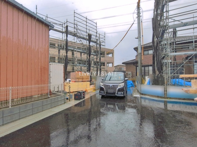 草加市青柳7丁目 新築分譲住宅 全6棟 6号棟の前面道路含む現地写真