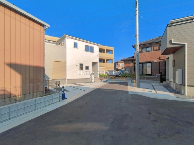 草加市青柳7丁目 新築分譲住宅 全6棟 6号棟の前面道路含む現地写真