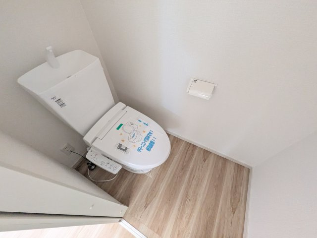 土浦市上高津2期　新築戸建て　4号棟のトイレ|高い節水性能で、水道代を大幅にカット。環境とお財布に優しく、家計をしっかりサポートします。
もちろん温水洗浄便座付きです♪