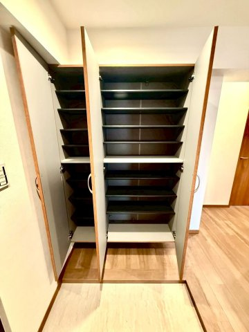 鎌倉ロジュマンD棟のその他|収納力に優れ、玄関の美しさを維持できる設計となっています。