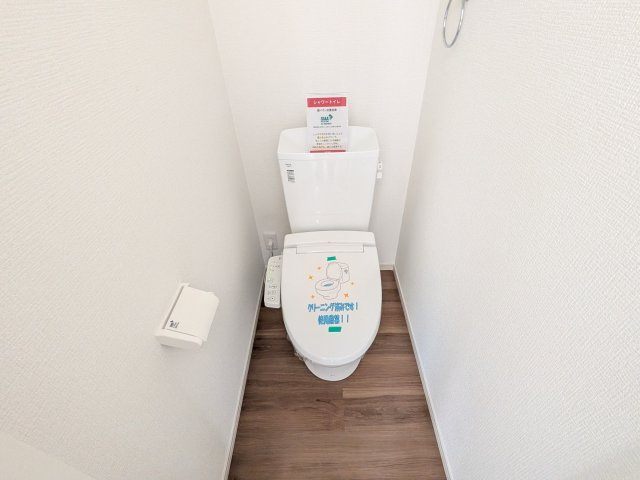 土浦市上高津2期　新築戸建て　5号棟のトイレ|高い節水性能で、水道代を大幅にカット。環境とお財布に優しく、家計をしっかりサポートします。
もちろん温水洗浄便座付きです♪