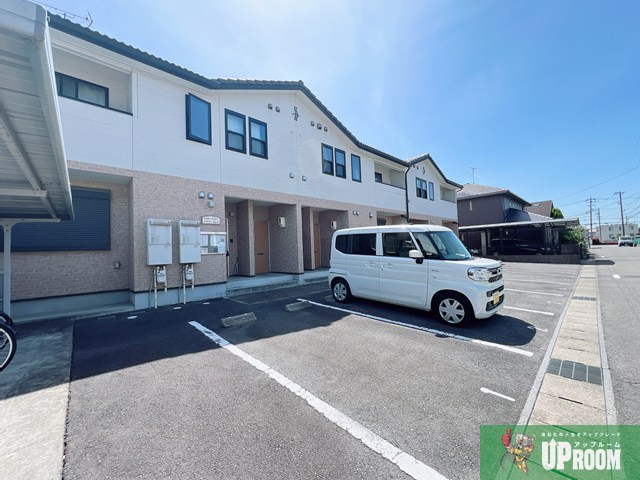 アンプルールリーブルサクラージュIIの駐車場