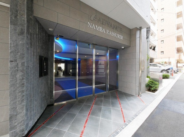 大阪市浪速区難波中３丁目の賃貸マンションのエントランス