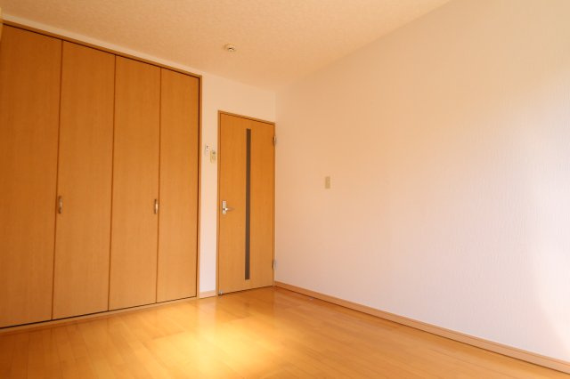 中古戸建　白岡市西３丁目　の洋室|西側の洋室６帖