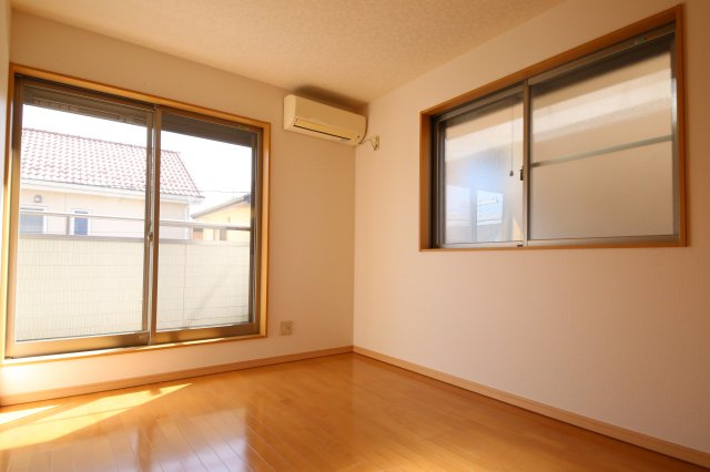 中古戸建　白岡市西３丁目　の洋室|西側の洋室６帖