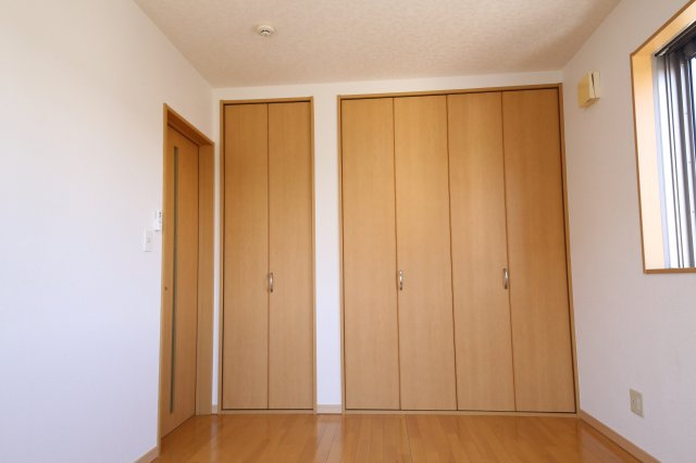 中古戸建　白岡市西３丁目　の収納|東側洋室６帖
