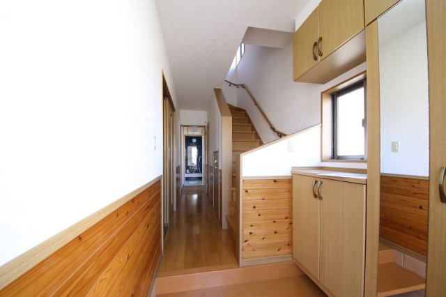 中古戸建　白岡市西３丁目　の玄関