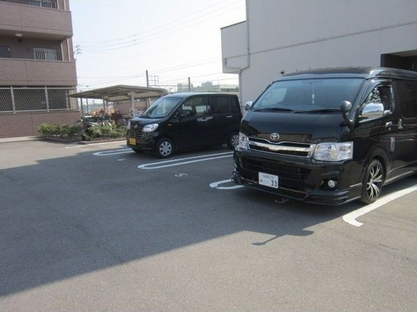 サンヒルズ石塚の駐車場