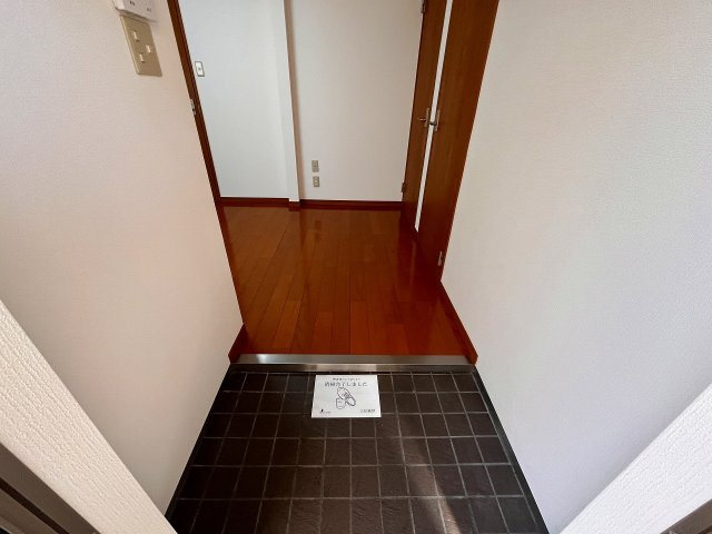 スカイハイツ日暮の玄関