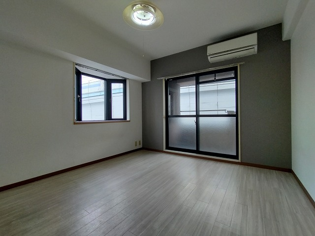 神戸市東灘区青木５丁目の賃貸マンションの居間・リビング|室内