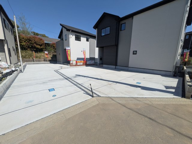 土浦市上高津2期　新築戸建て　6号棟の外観|現地完成済で建物や駐車場、お庭も全てご覧いただけます。
陽当たりや敷地の広さをご確認できます！
本日のご見学も可能です♪
お気軽にお電話またはお問い合わせください。