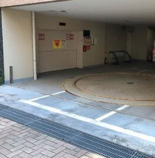 上野アインスタワーの駐車場
