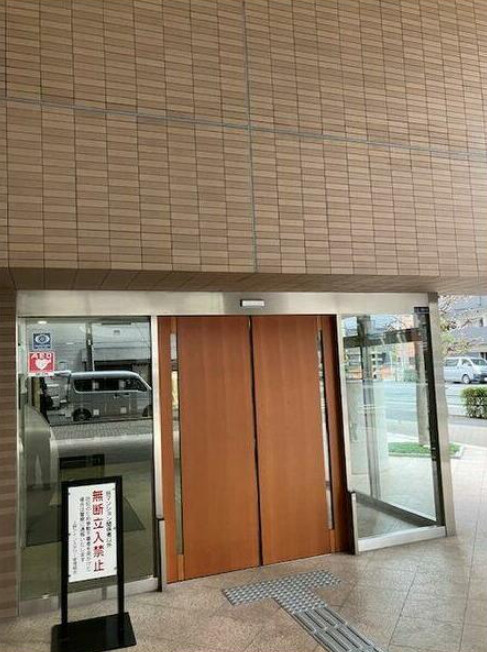 上野アインスタワーのエントランス