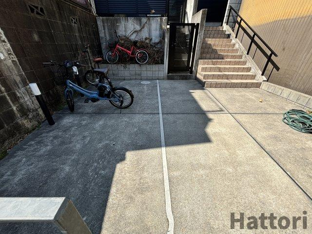 グロワール池田の駐車場