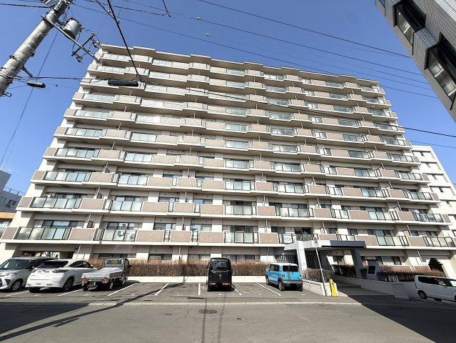 ロイヤルシャトー白石本通の外観