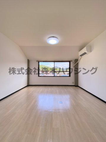 【居間・リビング】 | 　私市ロイヤルマンション | きれいなリビングです