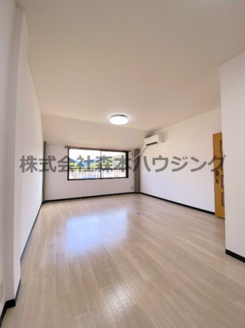 【居間・リビング】 | 　私市ロイヤルマンション | おしゃれなリビングです