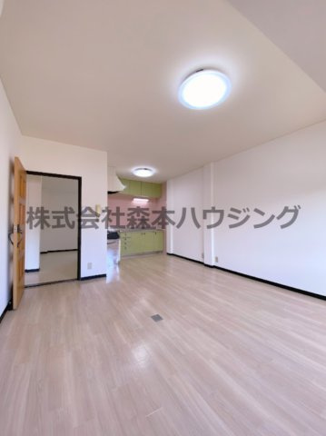 【居間・リビング】 | 　私市ロイヤルマンション | ゆったりしたリビングです