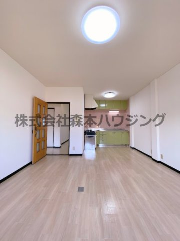【居間・リビング】 | 　私市ロイヤルマンション | 使いやすいリビングです