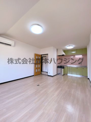 【居間・リビング】 | 　私市ロイヤルマンション | こちらのリビングで趣味の時間をお楽しみください