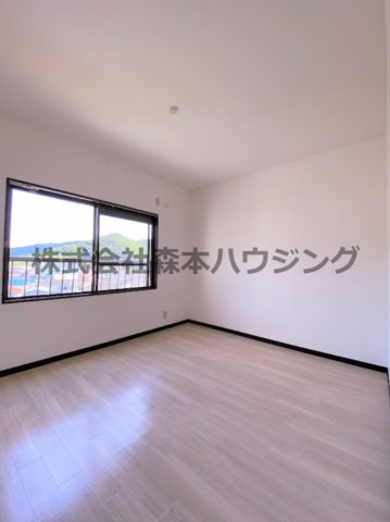 【洋室】 | 　私市ロイヤルマンション | 明るい洋室です