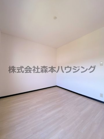 【洋室】 | 　私市ロイヤルマンション | 使いやすい洋室です