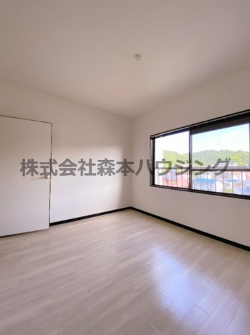【子供部屋】 | 　私市ロイヤルマンション | 子供部屋としても使い勝手の良いお部屋です