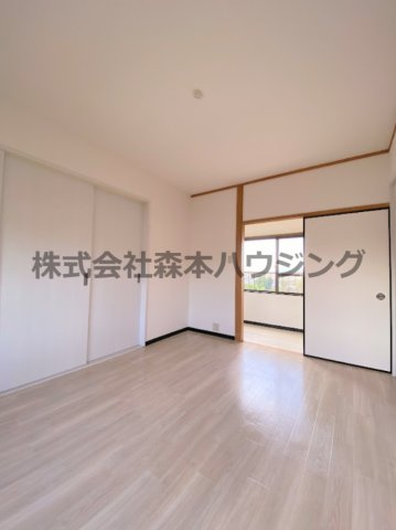 【洋室】 | 　私市ロイヤルマンション | 個人の部屋や寝室として使える洋室です