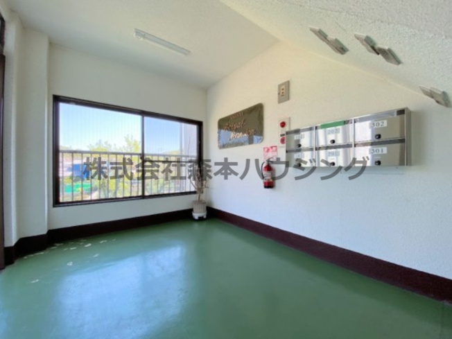 【ロビー】 | 　私市ロイヤルマンション | 落ち着いたロビーです