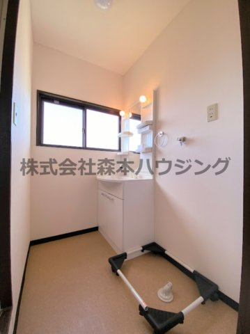 【洗面所】 | 　私市ロイヤルマンション | 広い洗面スペース