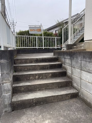 1階に上がるのに階段がございます♪