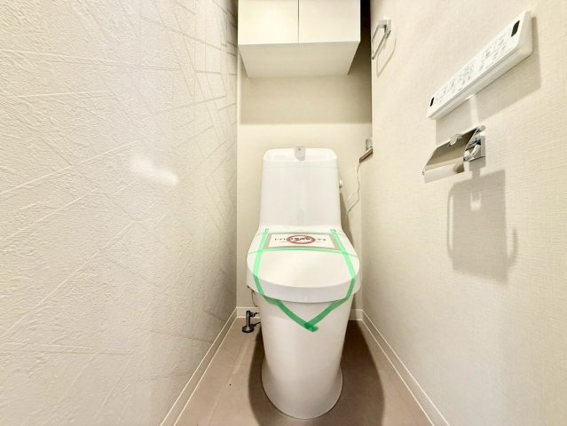 八幡山ビューグリーンのトイレ|ウォシュレット付きのトイレはいつも快適！

現地ご見学希望・資料請求などお気軽にお問い合わせ下さい！
03-5990-5201