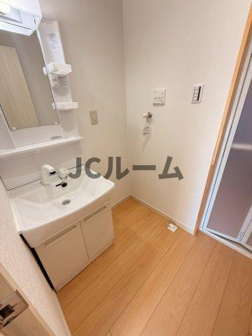 柏崎市松波３丁目のアパートの洗面所