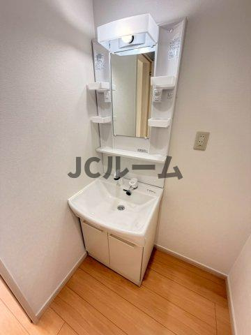 柏崎市松波３丁目のアパートの洗面所