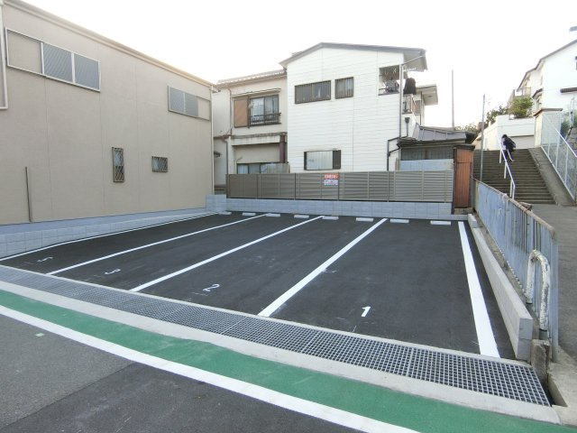 川上町2丁目縦列駐車場