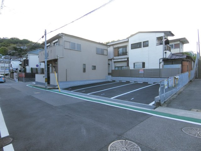 川上町2丁目縦列駐車場