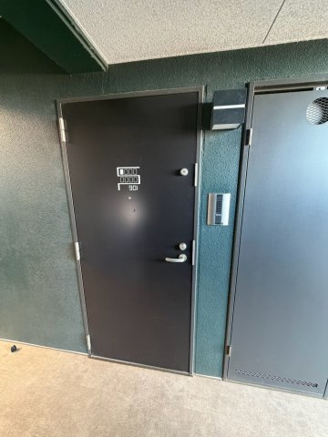 lives residence 太閤通の玄関