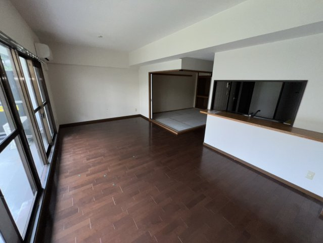 クレストヒルズ東山の居間・リビング