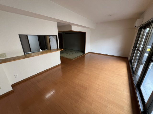 クレストヒルズ東山の居間・リビング
