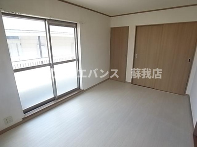 【寝室】 | メゾンロイヤル | 落ち着いた色調の寝室です