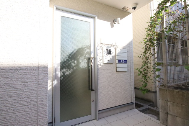 ジュネス十番町のエントランス