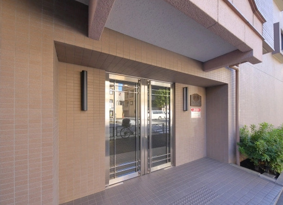 文京区関口１丁目の賃貸マンションのエントランス