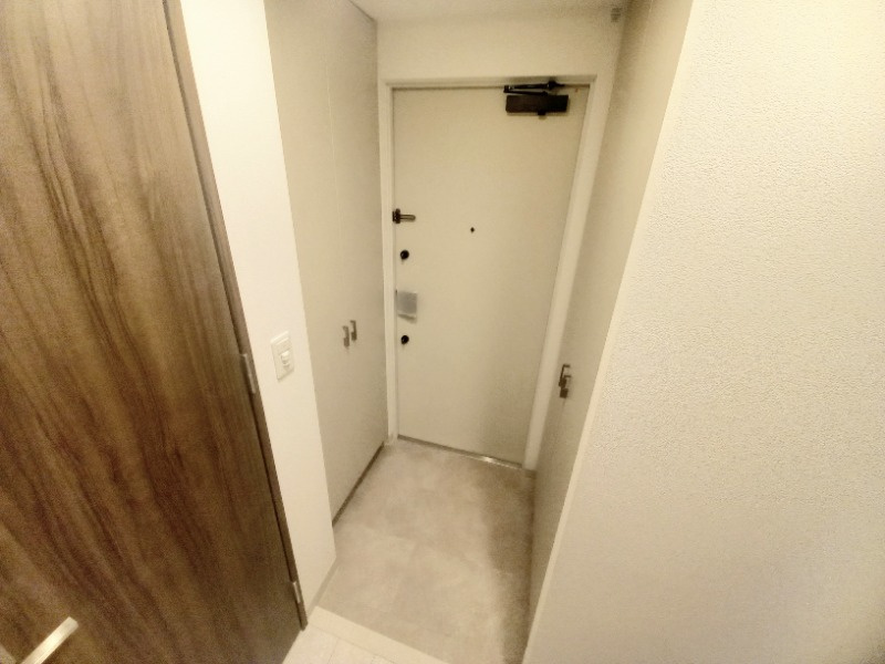 エステムコート神戸元町通２THE　SALONの玄関