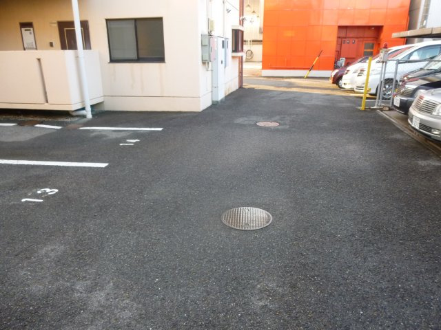 サンモールタナカの駐車場