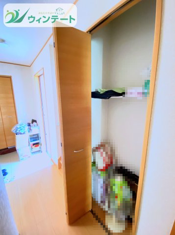 龍ケ崎市白羽　中古戸建の収納|使いやすい位置に収納を配置。普段使いのものもすぐ取り出せて、毎日の暮らしがスムーズです。