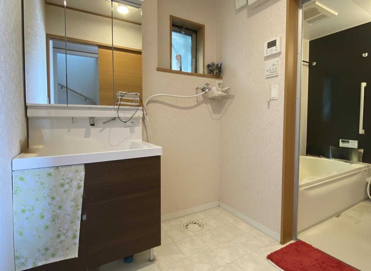龍ケ崎市白羽　中古戸建の独立洗面台|※こちらの画像はAI生成で家具を除去しております。