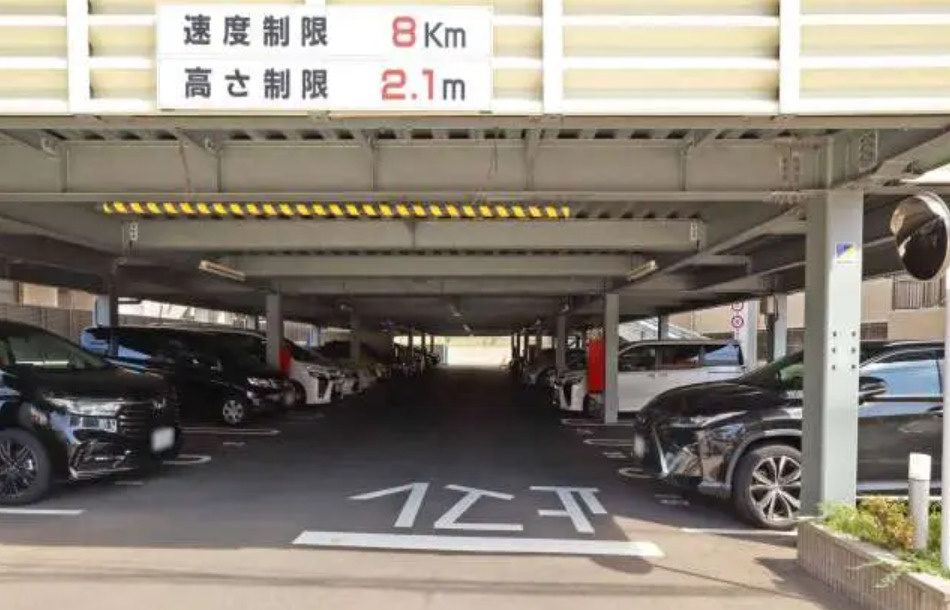 カルティア瑞穂が丘の駐車場