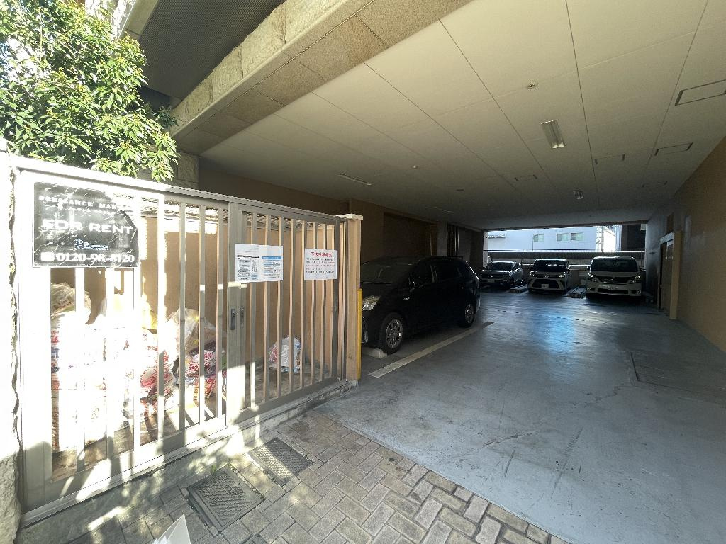 プレサンス名古屋駅前のエントランス