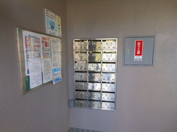 セントラルハイツ滝川のエントランス