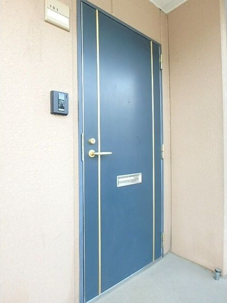 ミレニアム八田の玄関